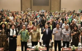 Wamen Ossy Pastikan Kolaborasi ATR/BPN dan IPPAT Dorong Transformasi 10 Wamen ATR/BPN Ossy Dermawan bersama peserta seminar IPPAT Jawa Timur di Surabaya 22 September 2025