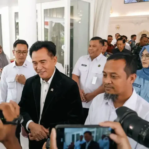 Yusril Minta Pelaku Penjarahan dan Perusakan DPRD Makassar dan DPRD Sulsel Segera Diadili 20 Pertemuan dengan Gubernur Sulawesi Selatan mendorong tim pencari fakta independen di Makassar September 2025