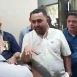 Andi Suharmika berdialog dengan warga saat meninjau operasional PT SAUT di Biringkanaya pada 8 Mei 2025.