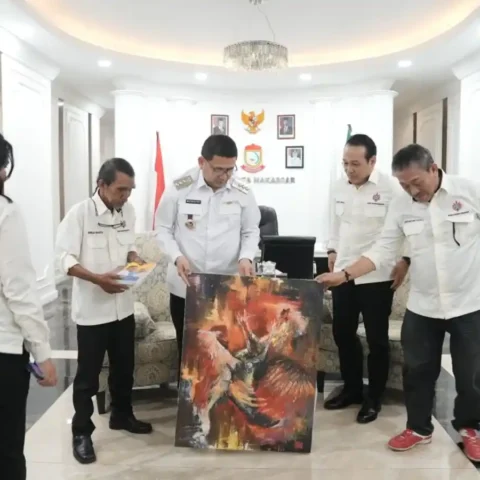Munafri Dorong Narasi Budaya Makassar, Siapkan Gedung Pertunjukan dan Festival Muara 12 Munafri Arifuddin menerima Dewan Kesenian Makassar sambil meninjau karya seni di Balai Kota Makassar 01/10/2025
