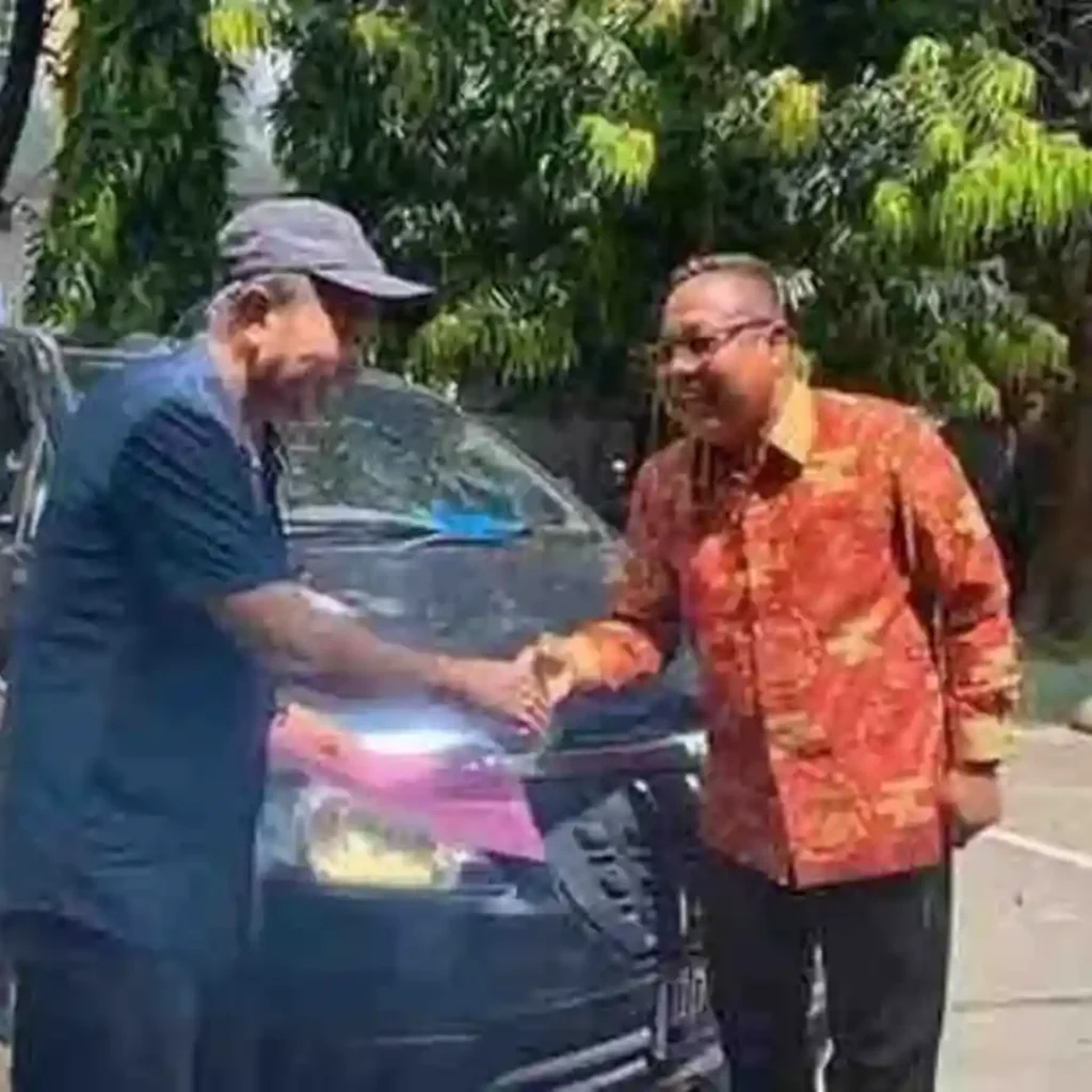 Nasran Mone Kembalikan Mobil Dinas ke Sekretariat DPRD Makassar