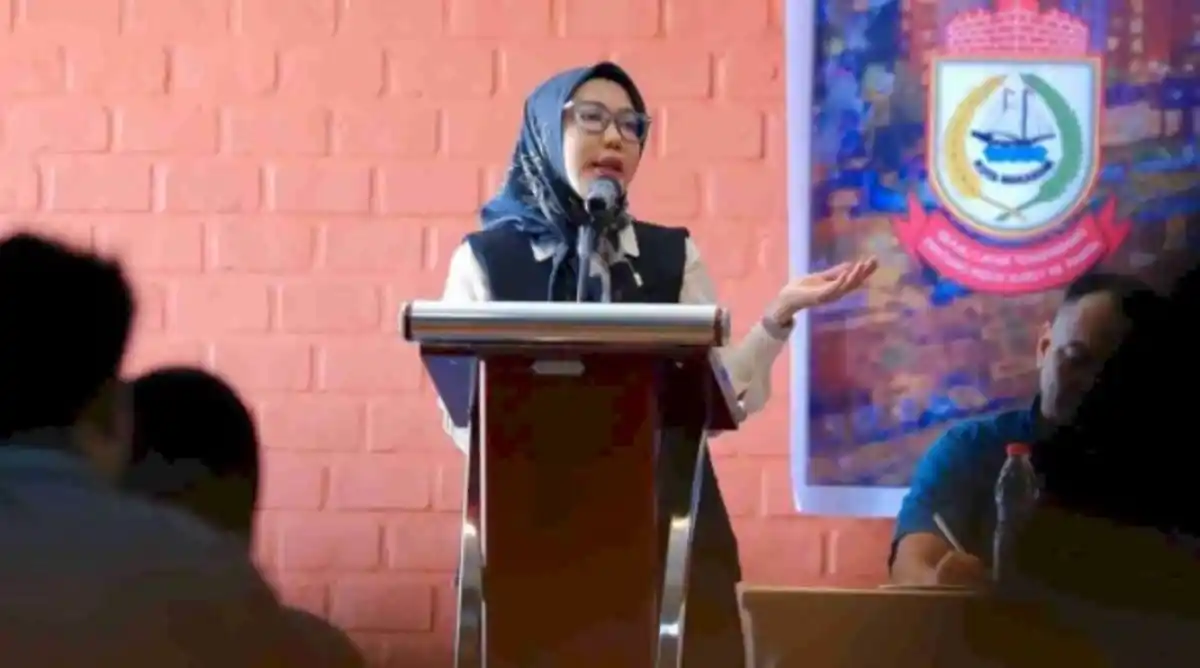 Hj Rezki menyosialisasikan Perda Retribusi Sampah Makassar di Hotel Santika Kamis 17 Juli 2025
