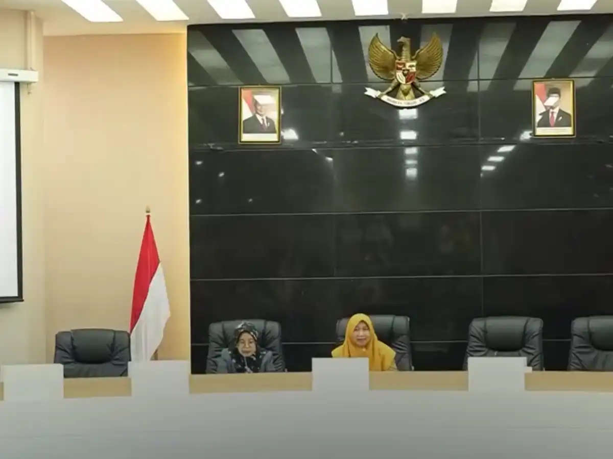 BPKAD Makassar Siapkan Penerapan Aplikasi Transaksi Non Tunai Bank Sulselbar 1 Pimpinan BPKAD Kota Makassar memimpin rapat koordinasi penerapan aplikasi Transaksi Non Tunai di Ruang Pola Sipakatau Balai Kota Makassar