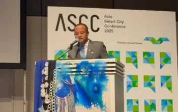 Gubernur Sulawesi Selatan Andi Sudirman Sulaiman menyampaikan presentasi di podium Asia Smart City Conference 2025 di Pacifico Yokohama North Jepang
