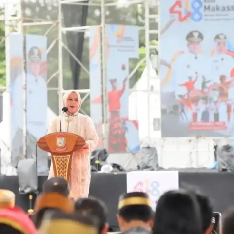 Fatmawati Rusdi menyampaikan sambutan pada HUT ke 418 Kota Makassar 2025 di Lapangan Karebosi