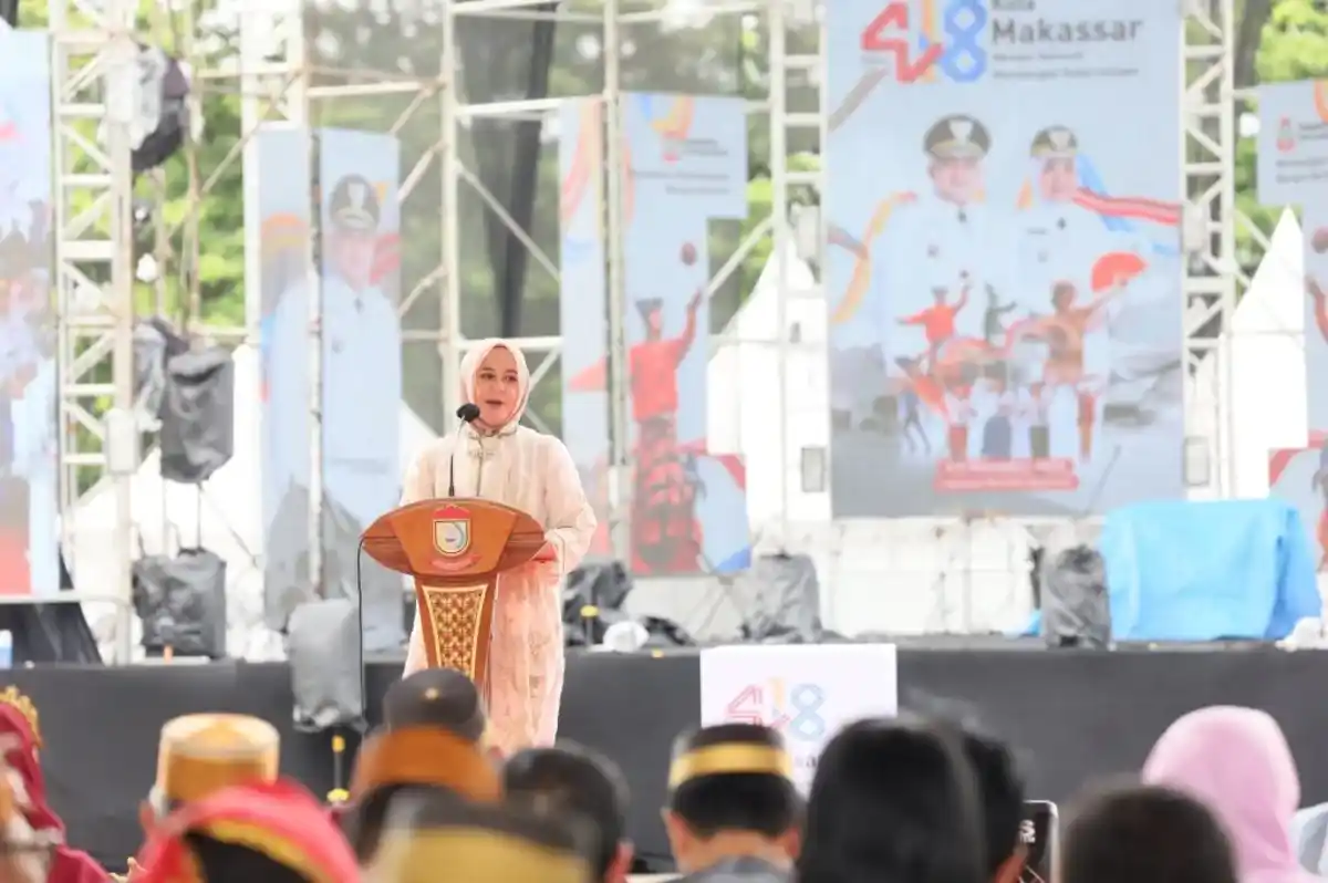 Fatmawati Rusdi menyampaikan sambutan pada HUT ke 418 Kota Makassar 2025 di Lapangan Karebosi