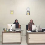 Petugas Badan Pengelolaan Keuangan dan Aset Daerah (BPKAD) Kota Makassar bersiaga di ruang layanan, mengelola data pendapatan daerah dan pelayanan wajib pajak untuk mendukung realisasi APBD 2024.