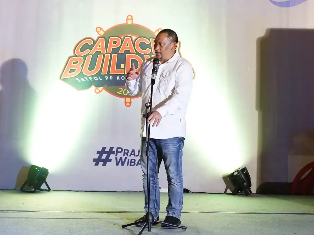 Capacity Building Satpol PP Kota Makassar Libatkan 200 Personel di Malino 2 Pejabat Satpol PP memberikan arahan saat kegiatan Capacity Building Satpol PP Kota Makassar yang digelar di Malino, Kabupaten Gowa, Jumat 12 Desember 2025. Kegiatan ini diikuti 200 personel dan difokuskan pada penguatan kompetensi, disiplin, serta pendekatan humanis dalam penegakan peraturan daerah.