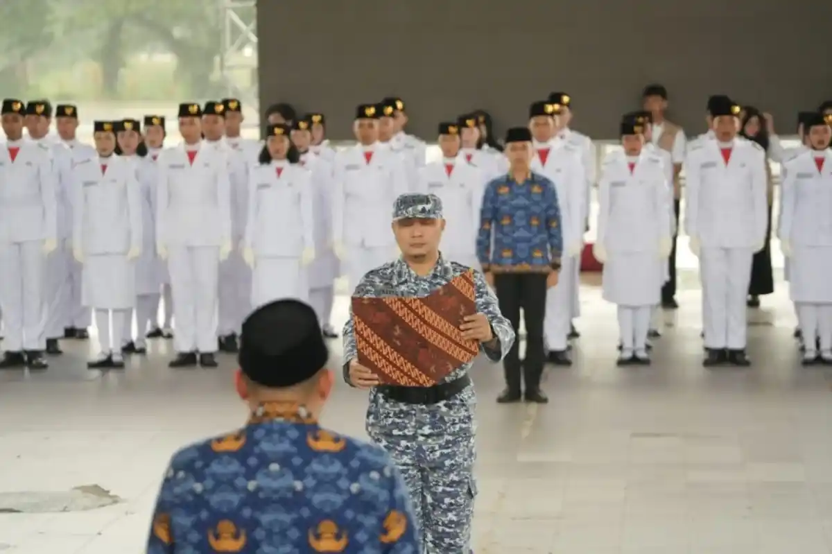 Hari Bela Negara ke-77 di Karebosi, Appi Sematkan Pin Emas untuk 77 Paskibraka Makassar 1 Hari Bela Negara ke 77 di Karebosi Appi Sematkan Pin Emas untuk 77 Paskibraka Makassar