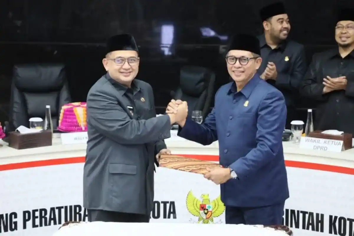 Penandatanganan nota KUA PPAS 2026 Pemkot dan DPRD Makassar di Balai Kota 17/11/2025