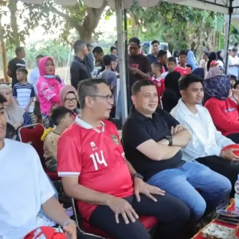Ketua DPRD Makassar Dukung Lapangan Sepak Bola Baru untuk Talenta Muda 26 Supratman dan Munafri Arifuddin menonton Final Asnawi Mangkualam Cup 2025 di Manggala Makassar 05/10/2025