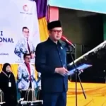 Ketua DPRD Kota Makassar Supratman menyampaikan amanat sebagai pembina upacara pada peringatan Hari Guru Nasional dan HUT PGRI ke-80 di SD-SMP Rama Sejahtera, Jalan Racing Center 2, Kota Makassar, Selasa, 25 November 2025