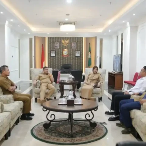 Legislator Demokrat Desak Penyelesaian Status Aset TPI Paotere yang Terbengkalai 19 Anggota DPRD Kota Makassar Ray Suryadi Arsyad dan Tri Sulkarnain Ahmad melakukan audiensi dengan Wali Kota Makassar Munafri Arifuddin di kantor Balaikota, Selasa, 18 November 2025, membahas kondisi Tempat Pelelangan Ikan (TPI) Paotere