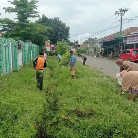 Pemerintah Desa Moncobalang Gelar Kerja Bakti Bersama Warga Barombong