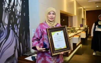 Pemkot Makassar Raih Penghargaan Tanda Cinta Pendidikan Agama Islam Terbaik II 7 Wakil Wali Kota Makassar Aliyah Mustika Ilham menerima Penghargaan Tanda Cinta Pendidikan Agama Islam Terbaik II di Jakarta pada 02 Desember 2025