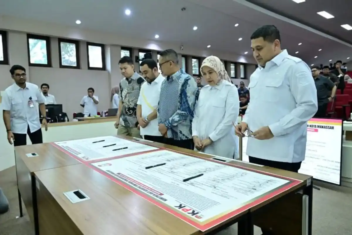 Pemkot dan DPRD Makassar menandatangani Pakta Integritas Antikorupsi disaksikan KPK 15/10/2025