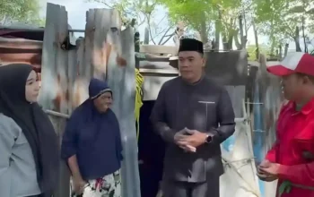 Wakil Bupati Takalar Kunjungi Rumah Tidak Layak Huni Daeng Basse 9 Wakil Bupati Takalar Haji Hengky Yasin bersama Anggota DPRD Sulawesi Selatan Hj. Fadilah Fahriana mengunjungi rumah Daeng Basse di Desa Cikoang, Kecamatan Laikang, Kabupaten Takalar, Sulawesi Selatan, 12 Desember 2025