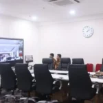 Munafri Arifuddin mengikuti rapat paripurna DPRD Makassar melalui Zoom dari Balai Kota 21/10/2025