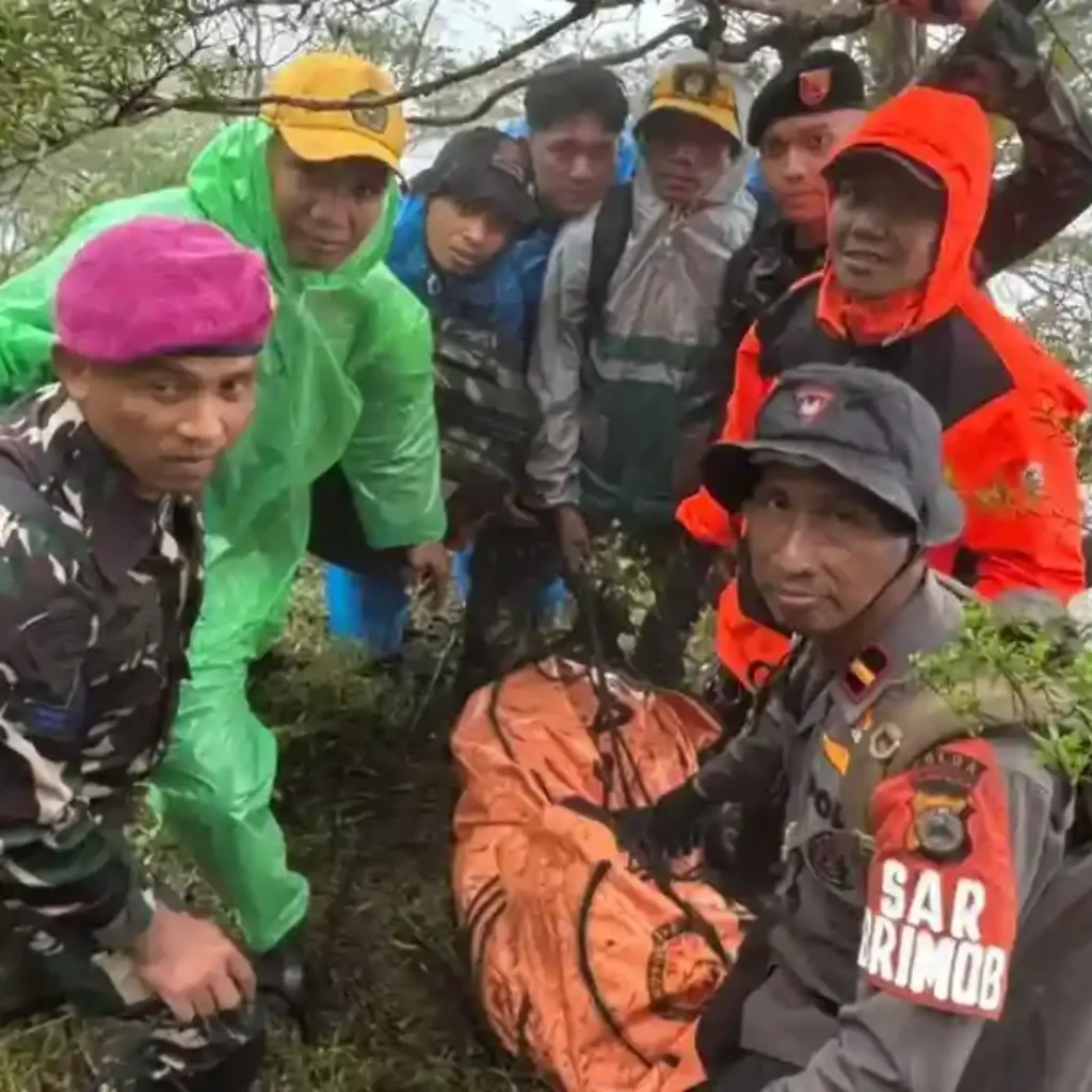 Tim SAR Evakuasi PEC ATR 42-500 dari Kedalaman 475 Meter di Bulusaraung Pangkep