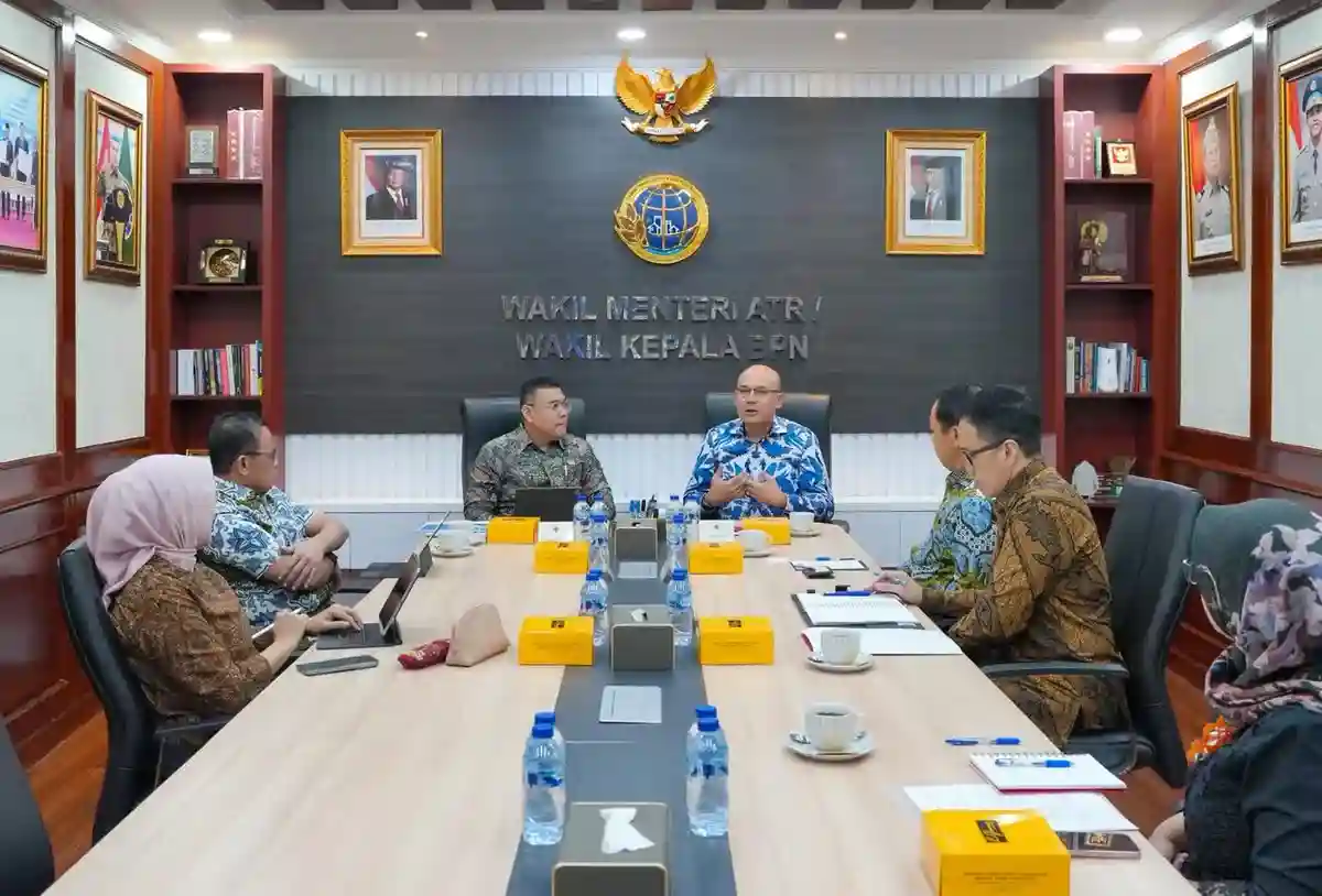 Wamen ATR Ossy Terima Wamenlu Arrmanatha, Bahas Hak Atas Tanah WNA dan Diaspora 1 Wamen ATR Ossy Terima Wamenlu Arrmanatha Bahas Hak Atas Tanah WNA dan Diaspora