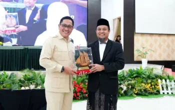 Andi Sudirman Dampingi Wamenhan Donny Ermawan Isi Materi Pertahanan di Ramadan Leadership Camp Sulsel 5 Gubernur Sulsel mendampingi Wamenhan saat pembekalan wawasan kebangsaan di Asrama Haji Sudiang Makassar 22/02/2026.