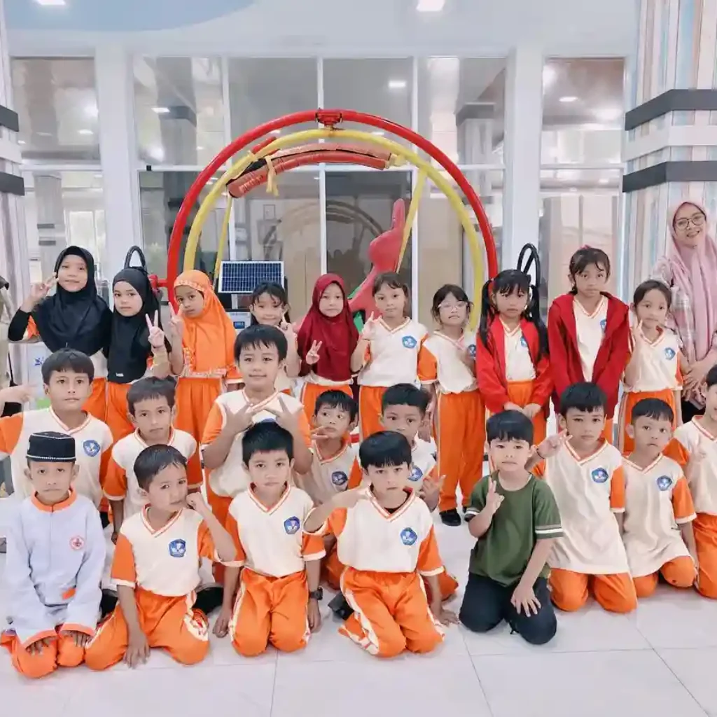 Kunjungan Edukatif SD Inpres Layang Bertingkat ke Perpustakaan Sulsel dan PP-IPTEK