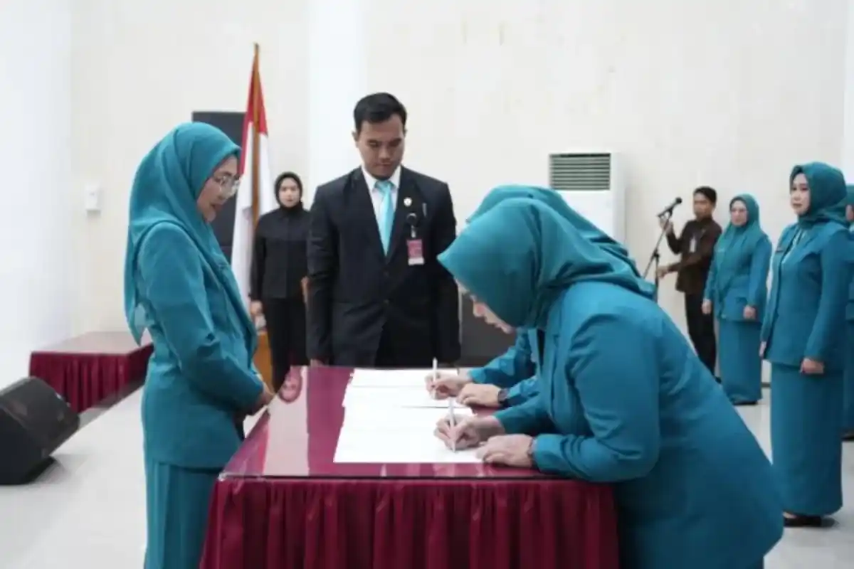 Melinda Aksa Lantik 13 Ketua TP PKK Kecamatan Makassar, Dikukuhkan sebagai Bunda PAUD 1 Melinda Aksa melantik Ketua TP PKK Kecamatan Makassar dan pengukuhan Bunda PAUD 13 Februari 2026