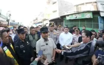 Pantau Pasar Terong, Munafri dan Andi Sudirman Cek Harga Sembako Jelang HBKN 6 Pantau Pasar Terong Munafri dan Andi Sudirman