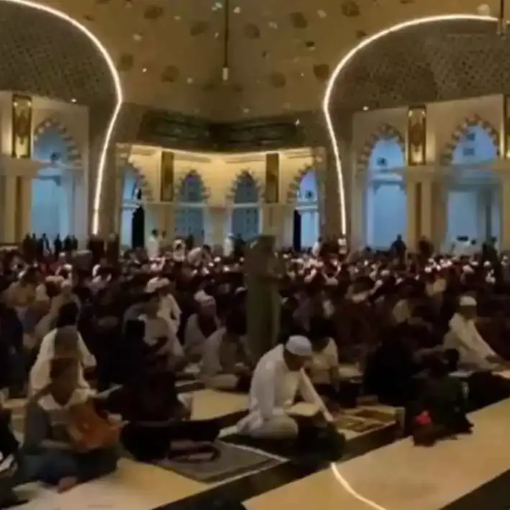 10 Ribu Jamaah Itikaf di Masjid Raya Makassar, Imam dari Mesir