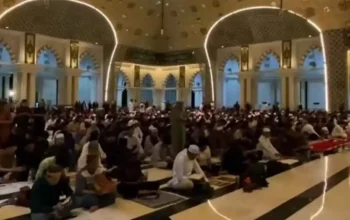 10 Ribu Jamaah Itikaf di Masjid Raya Makassar Imam dari Mesir