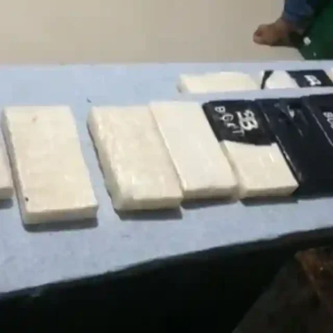 25,44 Kg Diduga Kokain Ditemukan di Pesisir Selayar