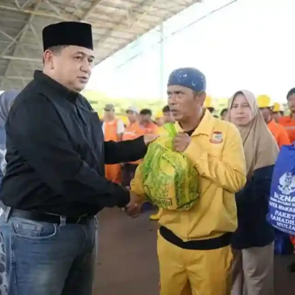7.100 Paket Lebaran Untuk Satgas Kebersihan dan Drainase, Appi Sebut Jasa Mereka Vital bagi Makassar