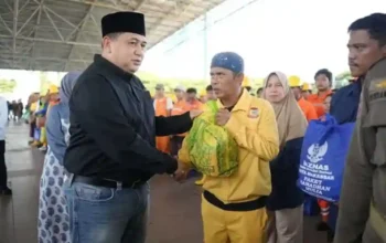 7.100 Paket Lebaran Untuk Satgas Kebersihan dan Drainase, Appi Sebut Jasa Mereka Vital bagi Makassar 7 7.100 Paket Lebaran Untuk Satgas Kebersihan dan Drainase, Appi Sebut Jasa Mereka Vital bagi Makassar