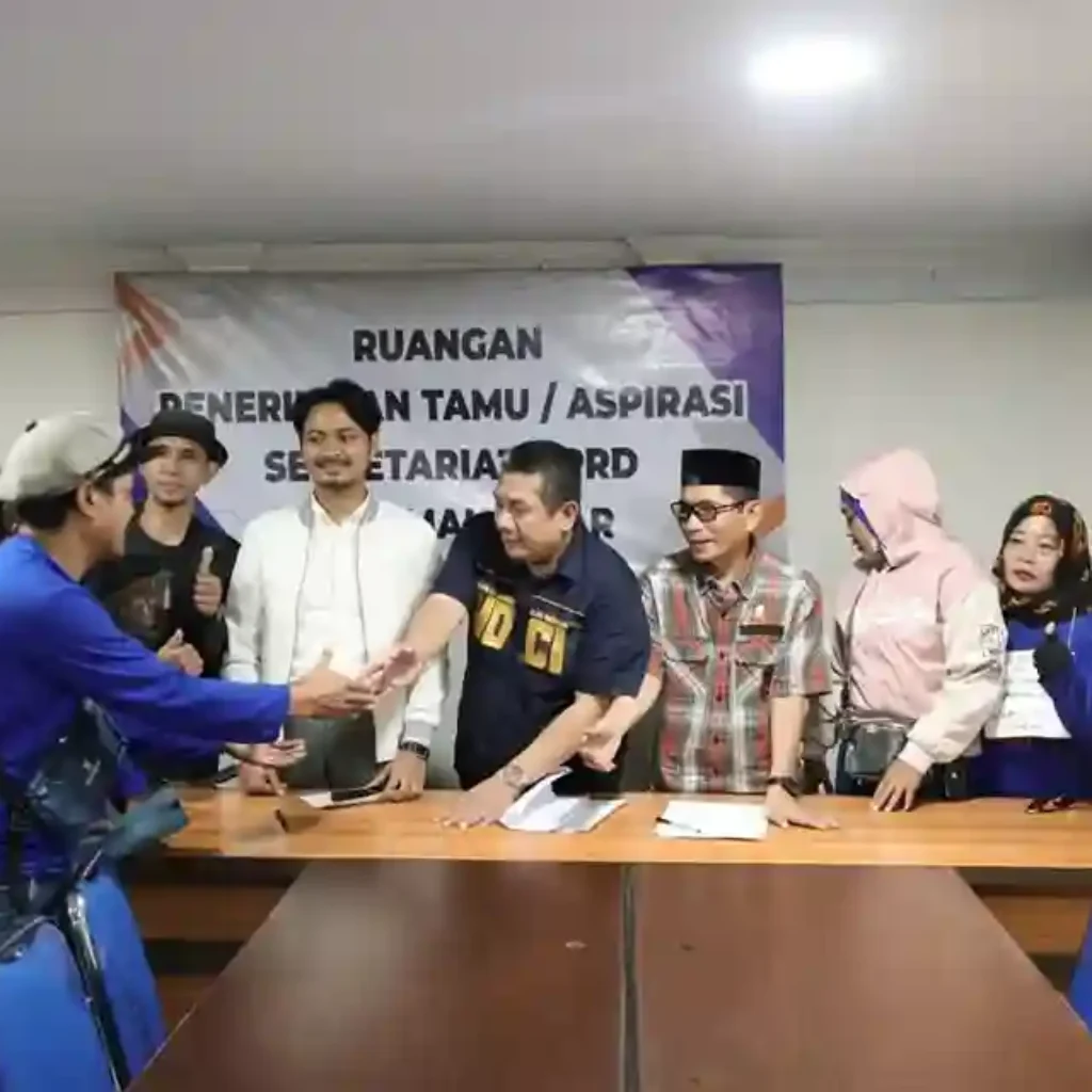 PKL Losari Unjuk Rasa ke DPRD Tolak Relokasi Azwar Rasmin Janji RDP