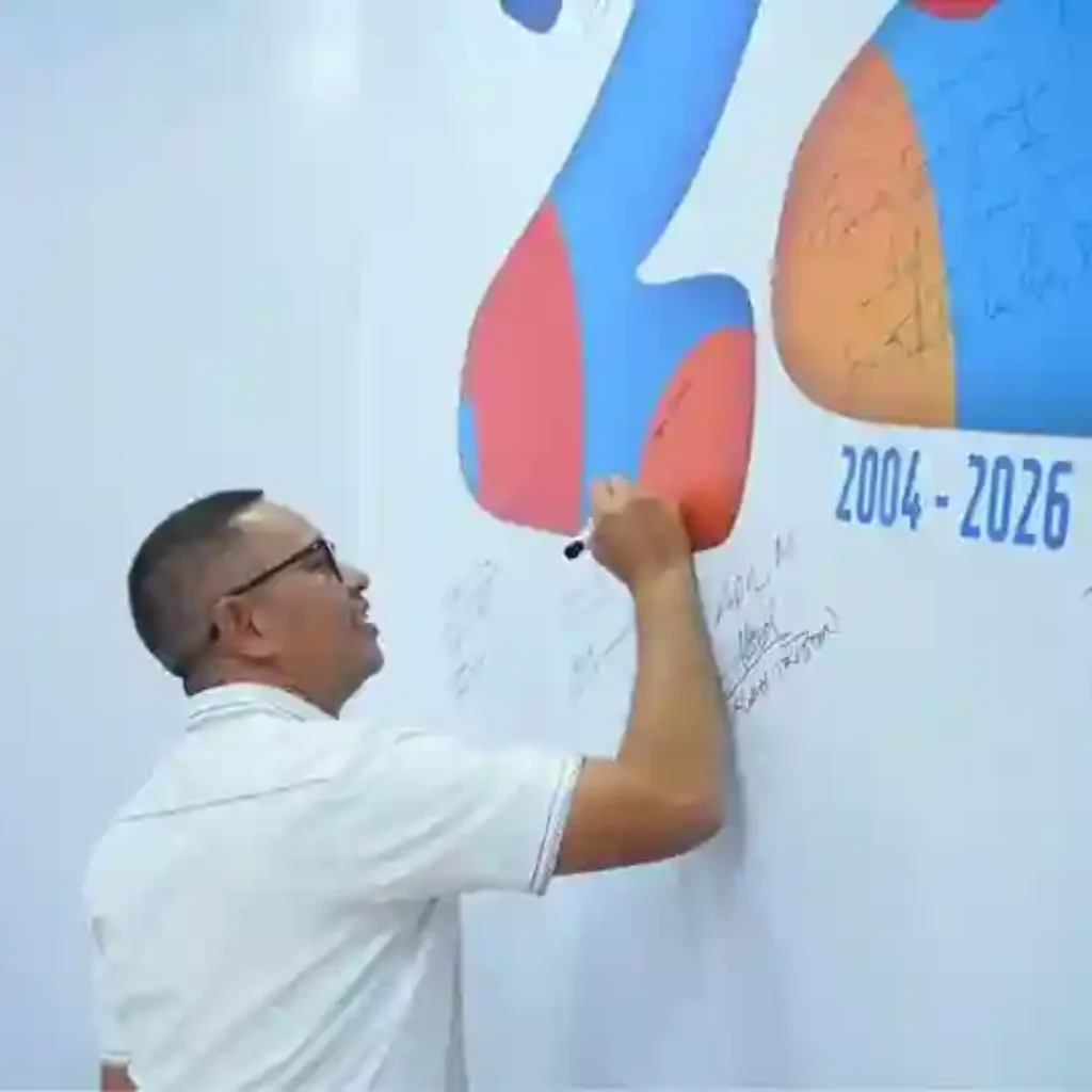 Supratman Kunjungi Tribun Timur Rayakan HUT ke-22 Leave Your Mark