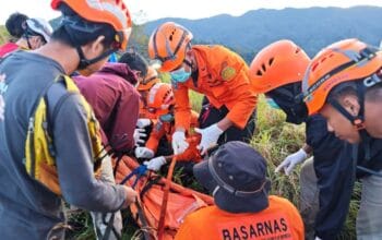 5 Pendaki Tersambar Petir di Gunung Monrolo Maros, 1 Orang Tewas