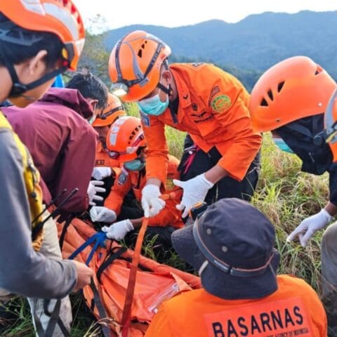 5 Pendaki Tersambar Petir di Gunung Monrolo Maros, 1 Orang Tewas