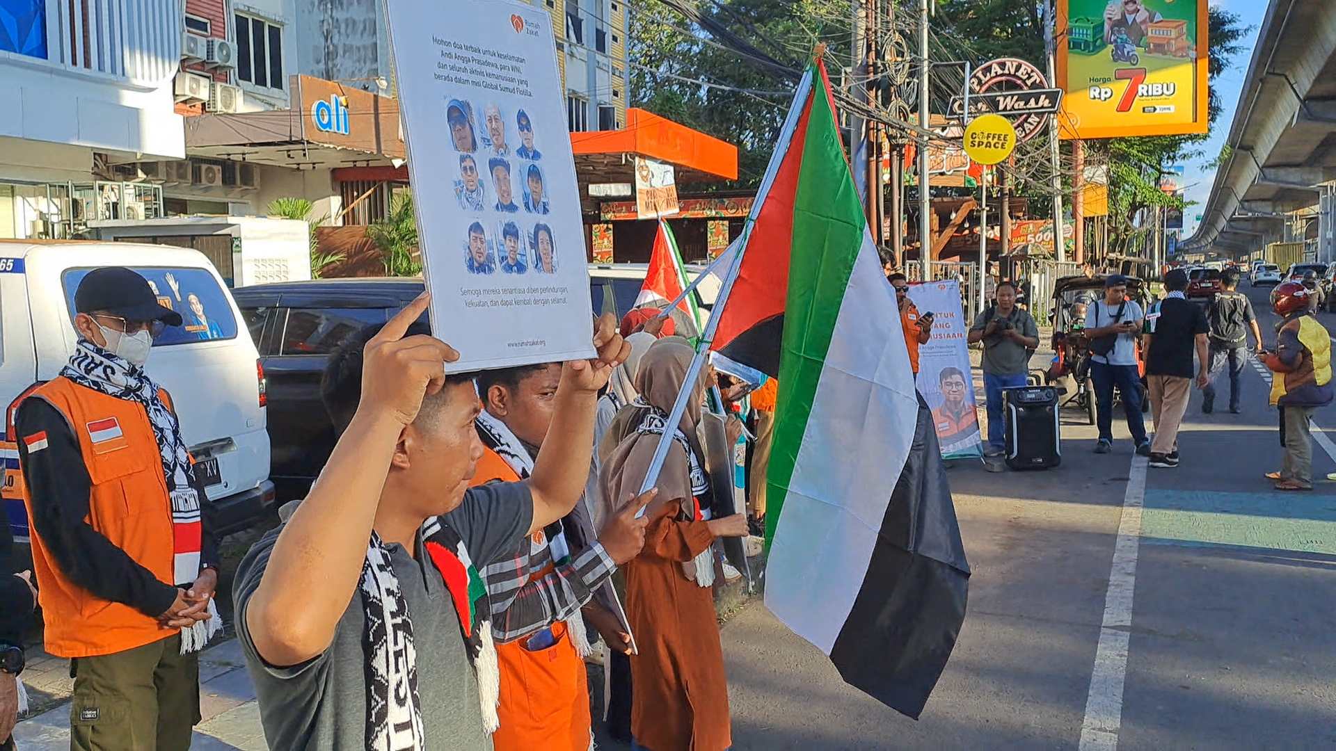 Aktivis Makassar Desak Israel Bebaskan Relawan yang Disandera 1 Aktivis Makassar Desak Israel Bebaskan Relawan yang Disandera