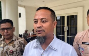 Gubernur Andi Sudirman Pegang Daftar Calon Kepsek Se-Sulsel 7 Gubernur Andi Sudirman Pegang Daftar Calon Kepsek Se-Sulsel