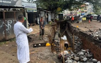 Gubernur Sulsel Tinjau Progres Jalan Hertasning, Drainase Diperbesar untuk Atasi Genangan 9 Gubernur Sulsel Tinjau Progres Jalan Hertasning, Drainase Diperbesar untuk Atasi Genangan