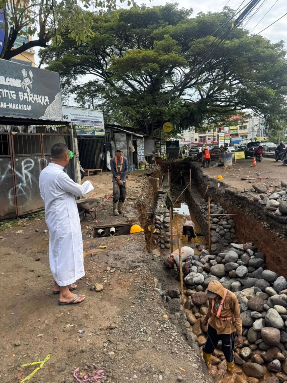 Gubernur Sulsel Tinjau Progres Jalan Hertasning, Drainase Diperbesar untuk Atasi Genangan 1 Gubernur Sulsel Tinjau Progres Jalan Hertasning, Drainase Diperbesar untuk Atasi Genangan