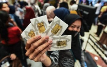 Harga Emas Antam Turun Rp 13 Ribu per Gram