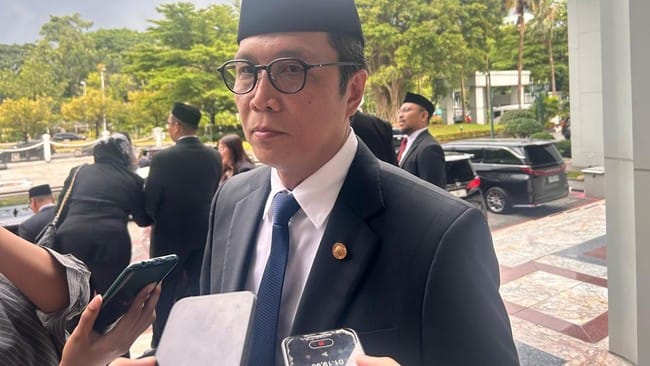 IHSG Anjlok Lebih dari 4%, BEI Sebut Tekanan Datang dari Berbagai Arah 1 IHSG Anjlok Lebih dari 4%, BEI Sebut Tekanan Datang dari Berbagai Arah