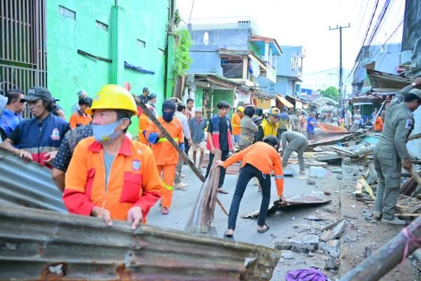 PKL di Maccini Gusung Ditertibkan, 30 Tahun Berjualan di Atas Drainase 1 PKL di Maccini Gusung Ditertibkan, 30 Tahun Berjualan di Atas Drainase
