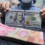 Rupiah Terlemah Sepanjang Masa, Bank-Bank Jual Dolar di Atas Rp18.000