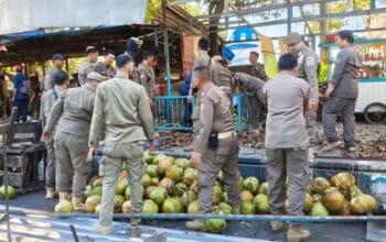 19 Pedagang di Benteng Rotterdam Bongkar Lapak Mandiri, Pemkot Makassar Siapkan 30 Truk