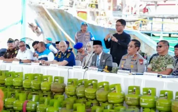 Gubernur Andi Sudirman Apresiasi Ditreskrimsus Polda Sulsel Ungkap Penyalahgunaan BBM dan LPG Subsidi 6 Gubernur Andi Sudirman Apresiasi Ditreskrimsus Polda Sulsel Ungkap Penyalahgunaan BBM dan LPG Subsidi