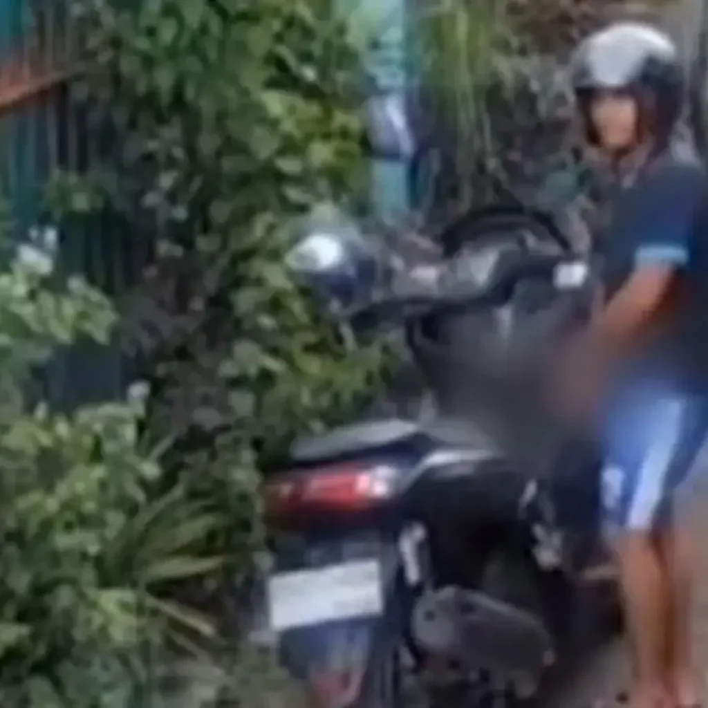 Dua Anak Perempuan Ketakutan, Pria Tak Dikenal Terekam CCTV Berbuat Tak Senonoh di Lorong Sepi