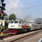 Empat Perjalanan Kereta Terlambat 59 Menit Akibat Kabel Menjuntai di Karawang