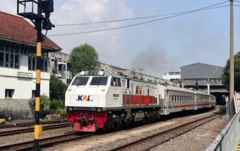 Empat Perjalanan Kereta Terlambat 59 Menit Akibat Kabel Menjuntai di Karawang